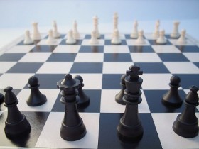 Шахматная доска - символ конкурентной борьбы